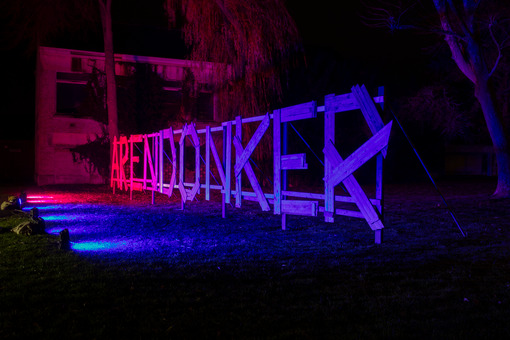 Aren DONKER licht op 2024 3