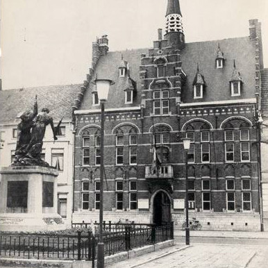 Oude gemeentehuis 3